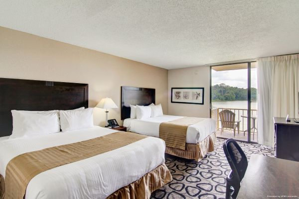 PARAMOUNT PLAZA HOTEL AND SUITES (Gainesville)